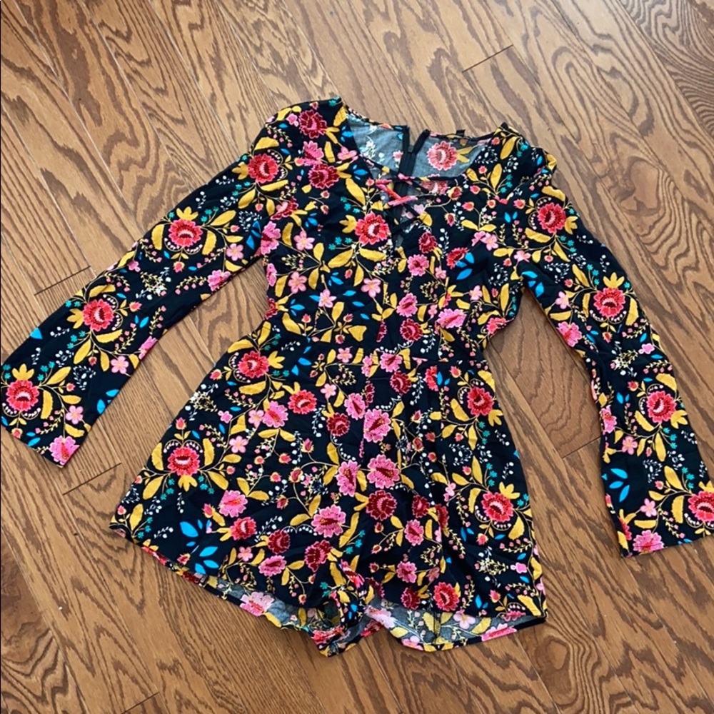 Express Romper Long Sleeve Sz 4